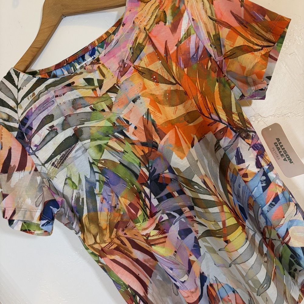 New- ALLISON DALEY Tropical Floral Print T Shirt Women's Size PMedium Vacation